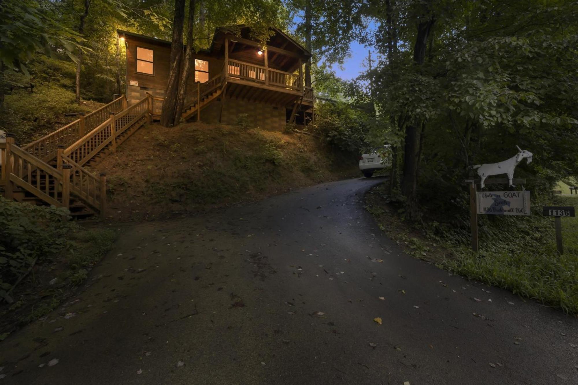Treehouse Between Gatlinburg And Pigeon Forge. Pet Friendly! מראה חיצוני תמונה